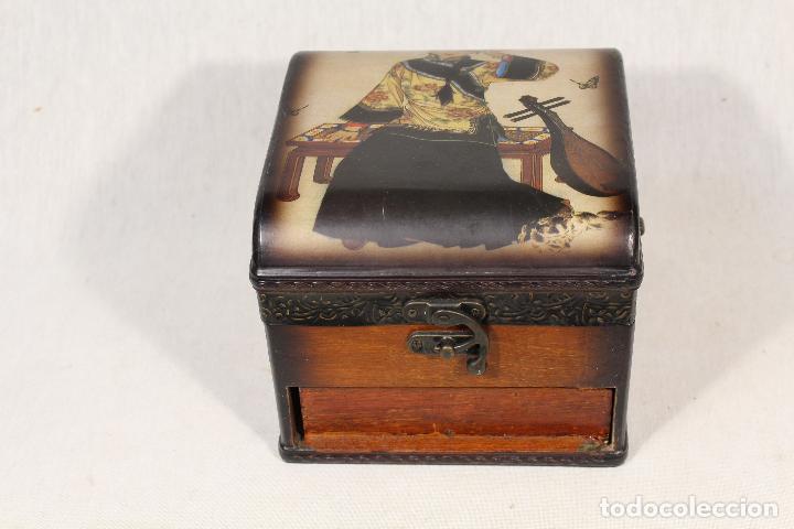 Antig&uuml;edades: caja joyero en madera - Foto 7