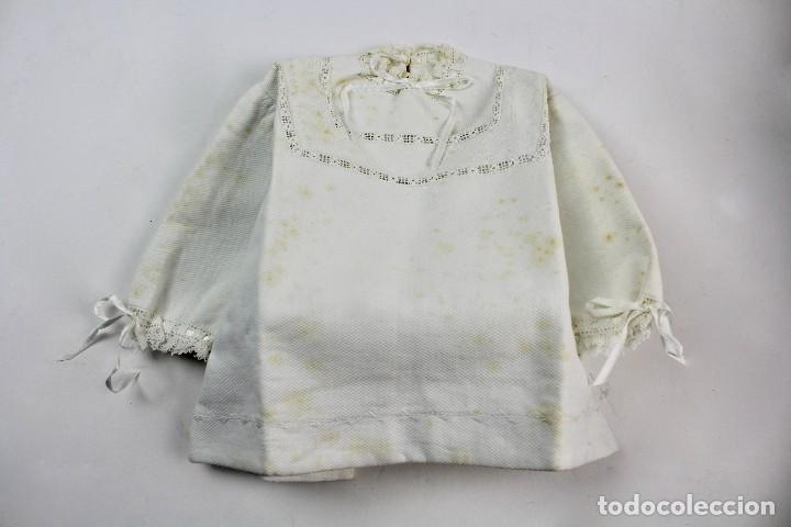 Antig&uuml;edades: VN-107. CAMISA PARA BEBE EN ALGODON Y PUNTAS. - Foto 3