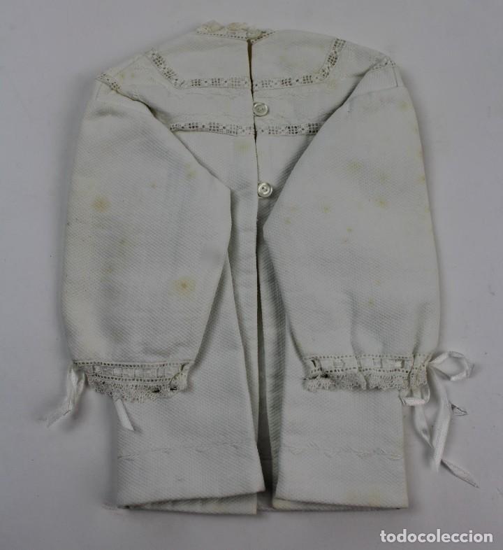 Antig&uuml;edades: VN-107. CAMISA PARA BEBE EN ALGODON Y PUNTAS. - Foto 4