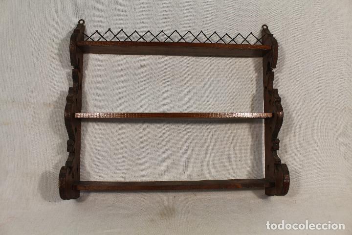 Antig&uuml;edades: repisa de madera - Foto 1