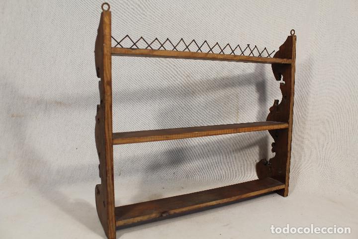 Antig&uuml;edades: repisa de madera - Foto 2