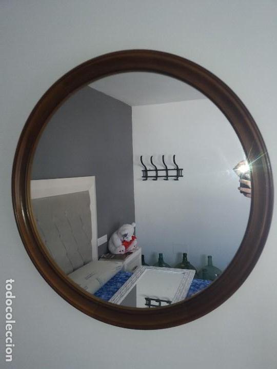 antiguo gran espejo con marco de madera redondo - Compra venta en