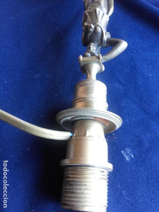 Antig&uuml;edades: Pie lampara de bronce - Foto 5
