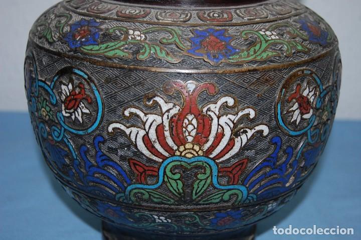 Antig&uuml;edades: JARRON EN BRONCE Y ESMALTE CLOISONNE DE 1900 - Foto 3