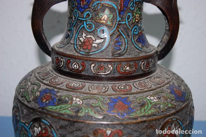 Antig&uuml;edades: JARRON EN BRONCE Y ESMALTE CLOISONNE DE 1900 - Foto 4