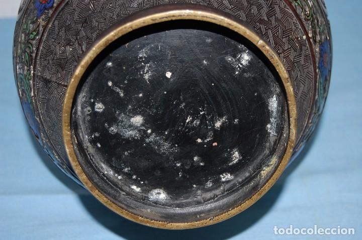 Antig&uuml;edades: JARRON EN BRONCE Y ESMALTE CLOISONNE DE 1900 - Foto 8