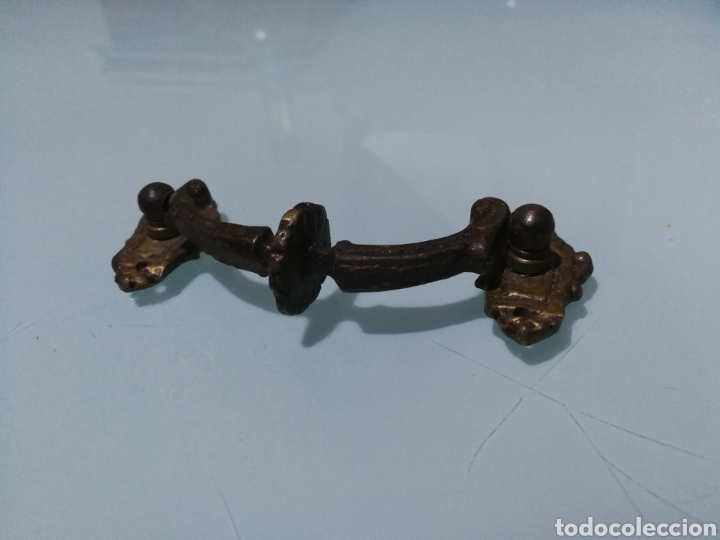 Antig&uuml;edades: Tirador de bronce. - Foto 1