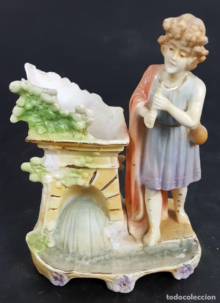 Antig&uuml;edades: TROVADOR. FIGURA DE PORCELANA. BISCUIT. PINTADA A MANO. SIGLO XX.