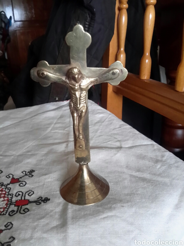 Antig&uuml;edades: Antiguo crucifijo de bronce de sobremesa - Foto 1