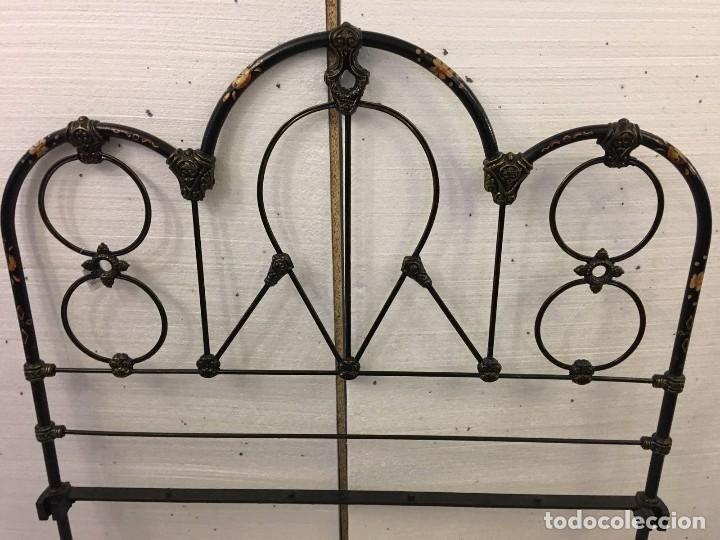 Antig&uuml;edades: CAMA DE HIERRO FORJADO DECORADO A MANO- - Foto 2
