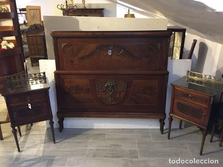 Antig&uuml;edades: CONJUNTO DE CAMA Y MESILLAS ESTILO IMPERIO - Foto 1