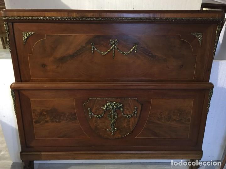 Antig&uuml;edades: CONJUNTO DE CAMA Y MESILLAS ESTILO IMPERIO - Foto 2