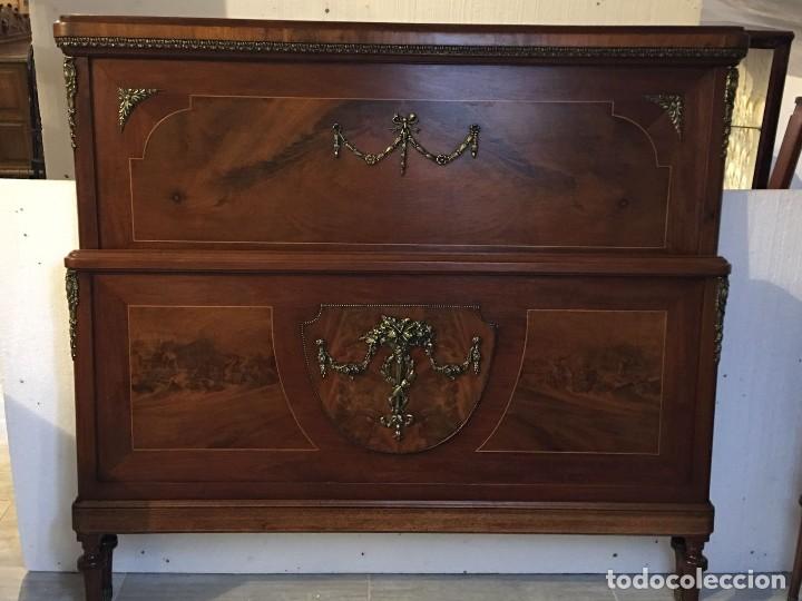 Antig&uuml;edades: CONJUNTO DE CAMA Y MESILLAS ESTILO IMPERIO - Foto 7