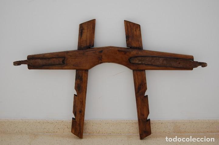 Antig&uuml;edades: Horcate o yugo, apero de labranza - Foto 2