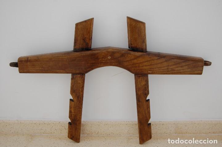 Antig&uuml;edades: Horcate o yugo, apero de labranza - Foto 3