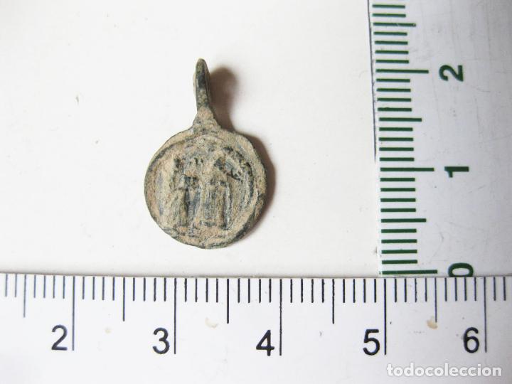 Antig&uuml;edades: PEQUE&Ntilde;A MEDALLA RELIGIOSA DESCONOCIDA - Foto 1