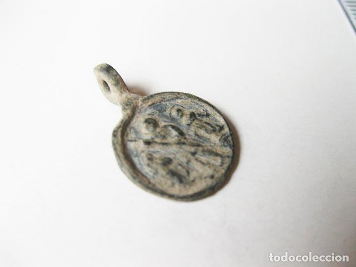 Antig&uuml;edades: PEQUE&Ntilde;A MEDALLA RELIGIOSA DESCONOCIDA - Foto 2