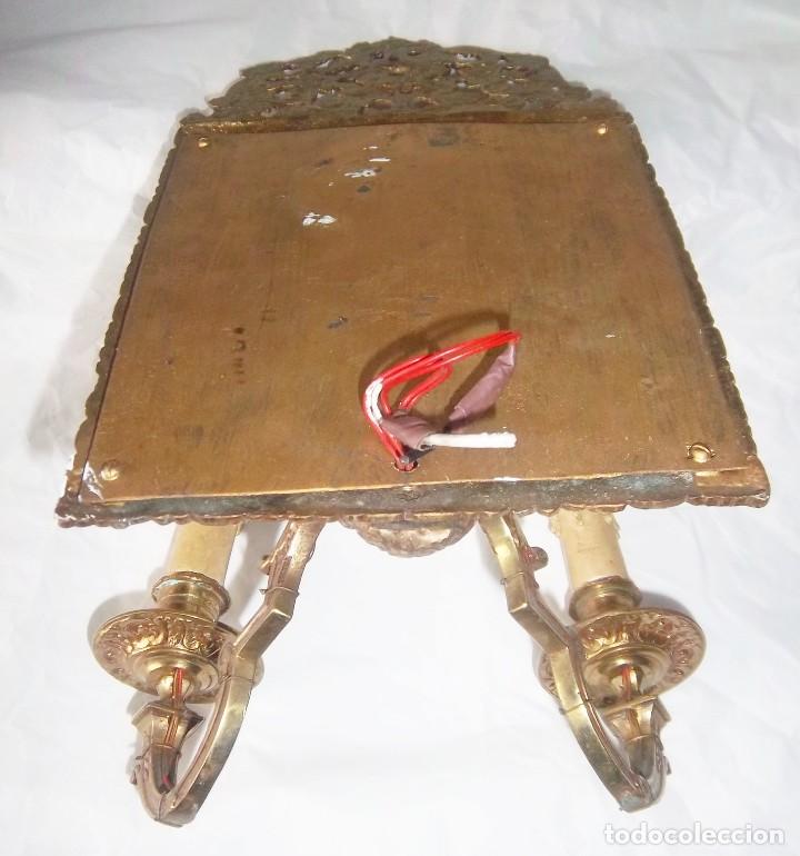 Antig&uuml;edades: PAREJA DE ESPEJOS CON CANDELABRO. - Foto 3