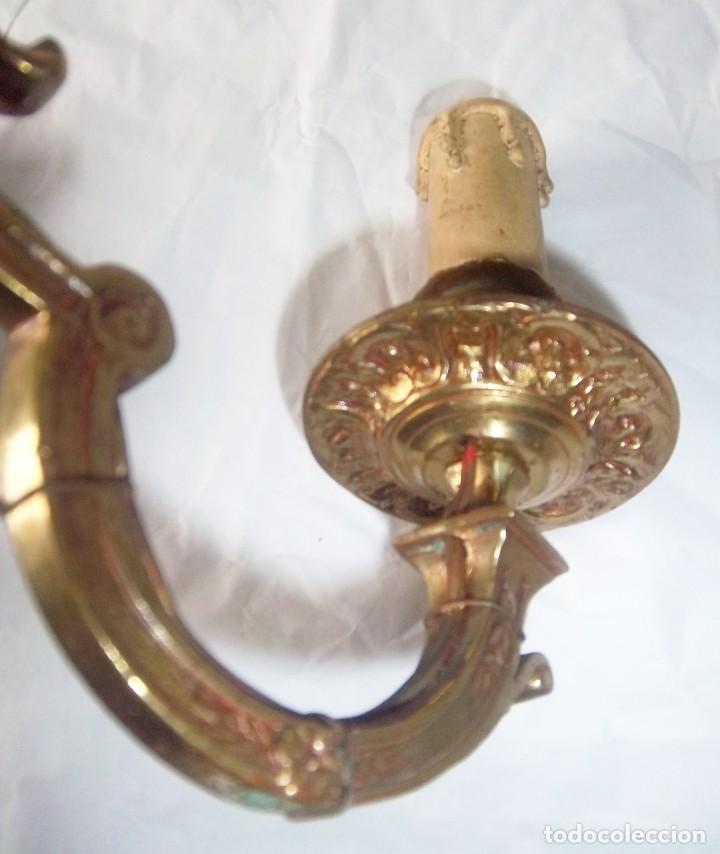 Antig&uuml;edades: PAREJA DE ESPEJOS CON CANDELABRO. - Foto 4