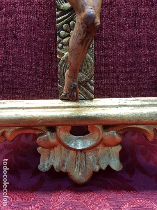 Antig&uuml;edades: RETABLO CORNUCOPIA CON CRUCIFICADO EN TALLA DE MADERA - Foto 5