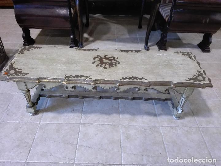 Antig&uuml;edades: MESA DE CENTRO ESTILO ESPA&Ntilde;OL, LACADA Y DORADA - Foto 2