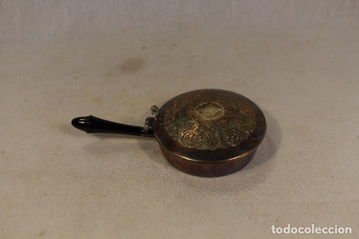 Antig&uuml;edades: Chocolatera o sart&eacute;n ba&ntilde;ado en plata con mango de madera. - Foto 2