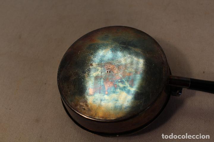 Antig&uuml;edades: Chocolatera o sart&eacute;n ba&ntilde;ado en plata con mango de madera. - Foto 4