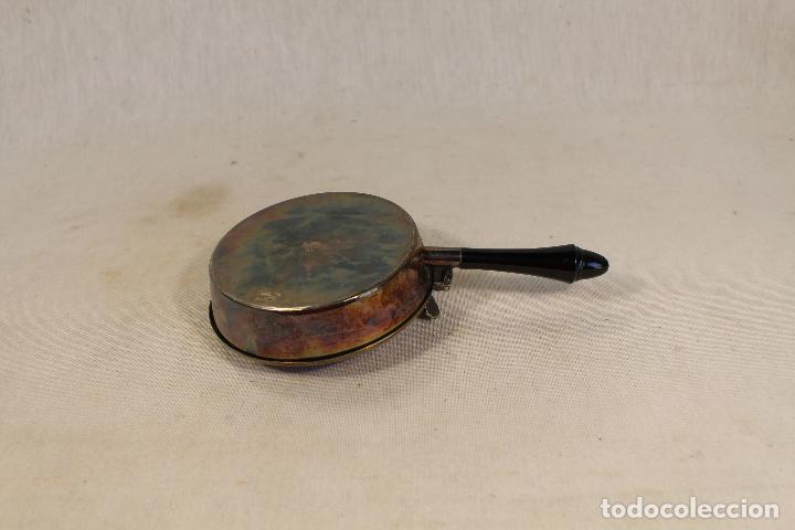 Antig&uuml;edades: Chocolatera o sart&eacute;n ba&ntilde;ado en plata con mango de madera. - Foto 5