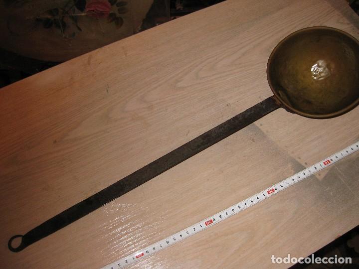 Antig&uuml;edades: CAZO ANTIGUO  DE METAL CON MANGO DE HIERRO - Foto 1