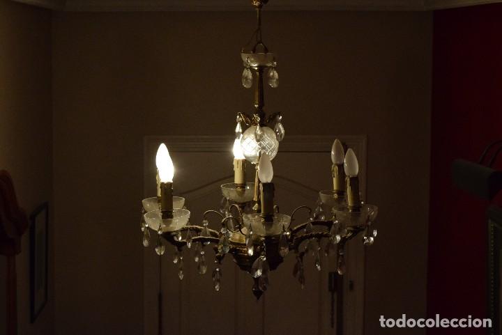 Antig&uuml;edades: L&aacute;mpara de bronce y cristal tallado. - Foto 2