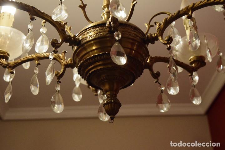 Antig&uuml;edades: L&aacute;mpara de bronce y cristal tallado. - Foto 3