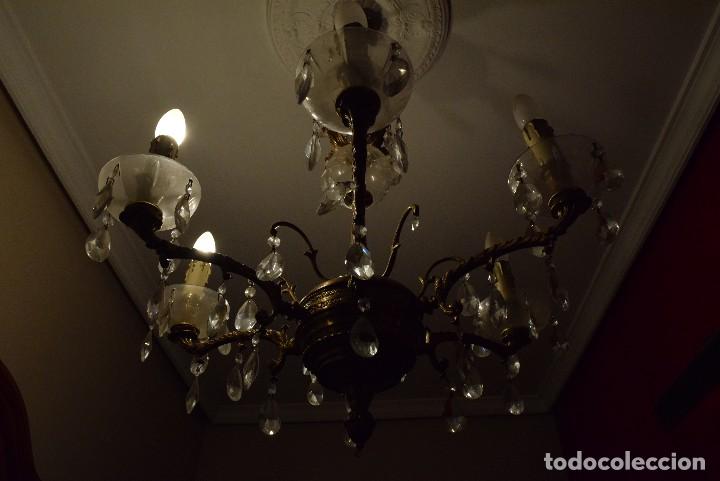 Antig&uuml;edades: L&aacute;mpara de bronce y cristal tallado. - Foto 4