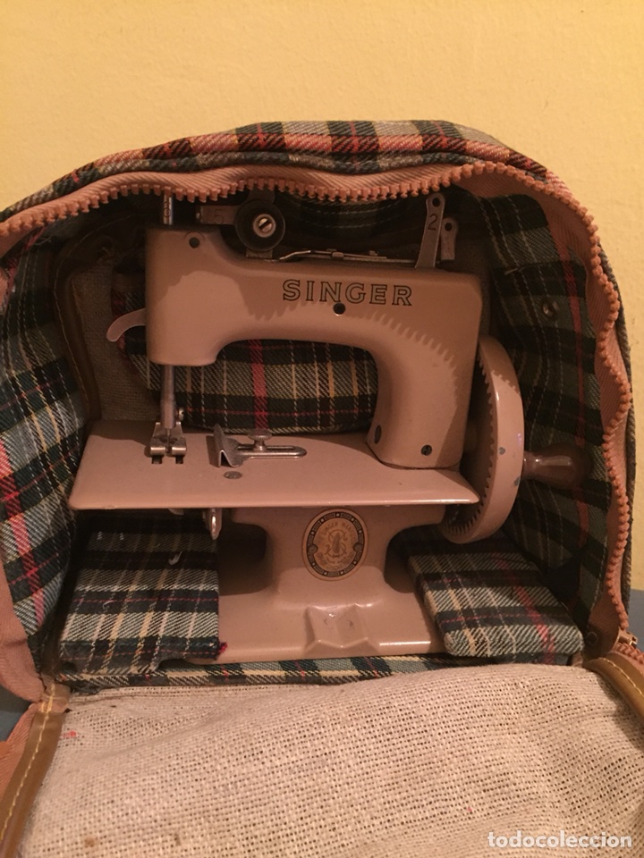 Antig&uuml;edades: Mini maquina de coser singer - Foto 2