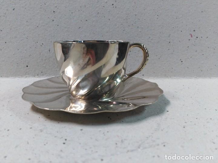Antig&uuml;edades: TAZA CON PLATO EN METAL PLATEADO