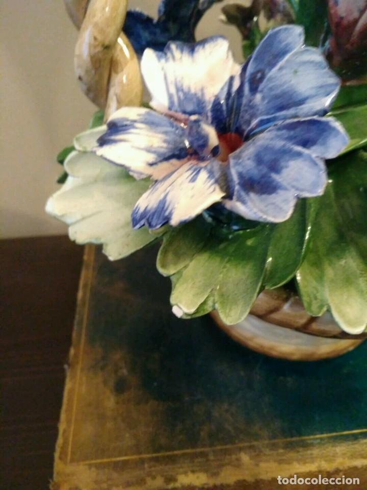 Antig&uuml;edades: CESTA CESTO CON ASA Y FLORES CAPODIMONTE - Foto 10