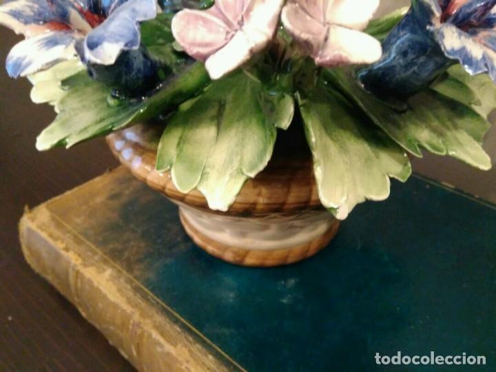 Antig&uuml;edades: CESTA CESTO CON ASA Y FLORES CAPODIMONTE - Foto 12