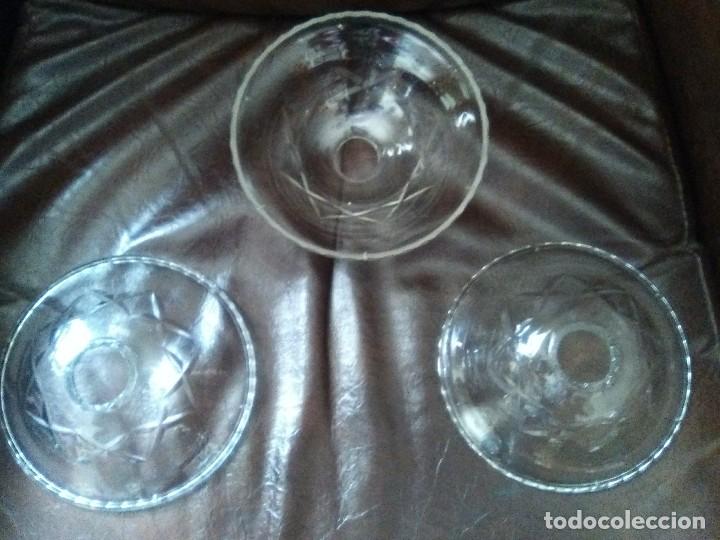 Antig&uuml;edades: Tres tulipas talladas a rueda. - Foto 1