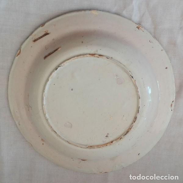Antig&uuml;edades: ANTIGUO PLATO MANISES CON GRAPAS EN LA BASE - Foto 6