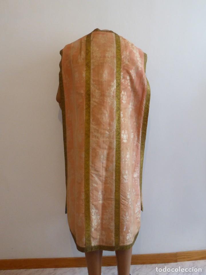 Antig&uuml;edades: CASULLA DE SEDA NATURAL ANTIGUA - Foto 2