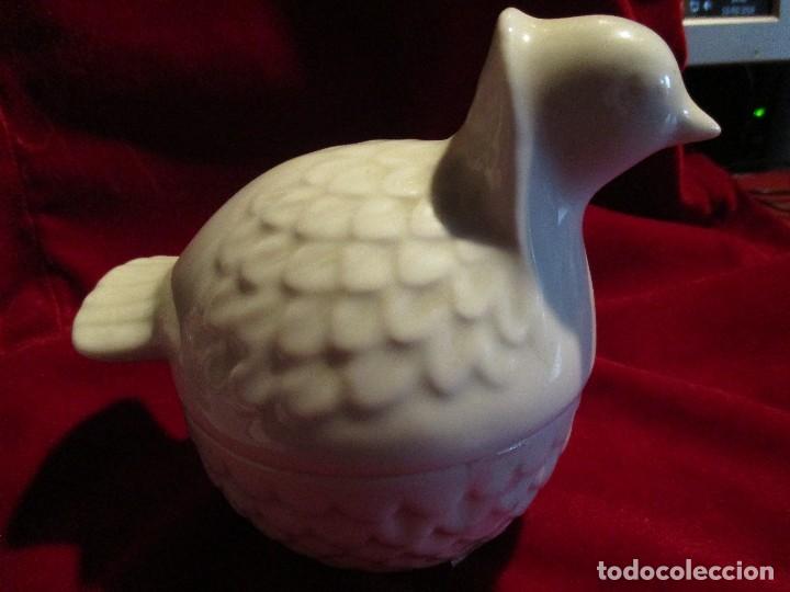 Antig&uuml;edades: caja porcelana con forma de ave - Foto 1
