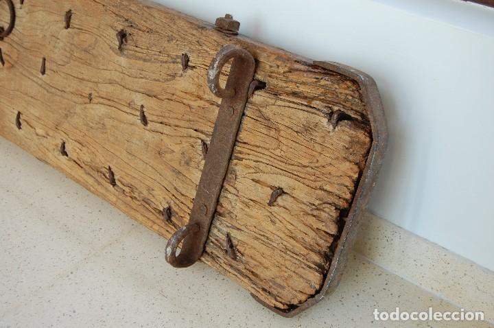 Antig&uuml;edades: Trillo de madera y forja (restaurado) - Foto 9