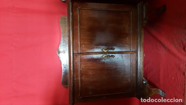 Antig&uuml;edades: Pareja de mesillas para restaurar. - Foto 3
