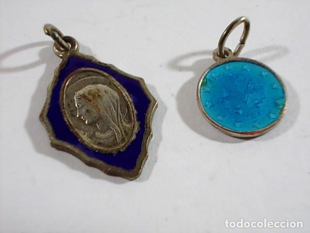 Antig&uuml;edades: Lote de dos medallitas esmaltadas - Foto 2