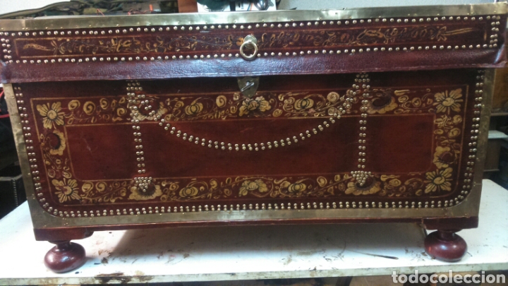 Antig&uuml;edades: BAUL FILIPINO EN MADERA ALCANFOR - Foto 5