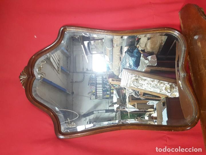 Antig&uuml;edades: Espejo biselado en buen estado. - Foto 2