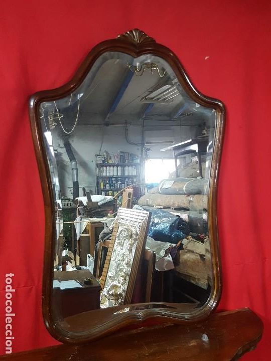 Antig&uuml;edades: Espejo biselado en buen estado. - Foto 1