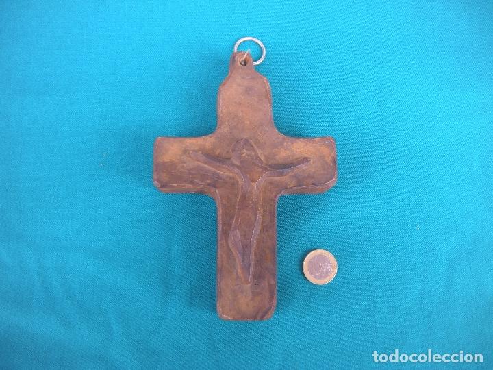 Antig&uuml;edades: CRUZ TALLADA Y FIRMADA - Foto 2