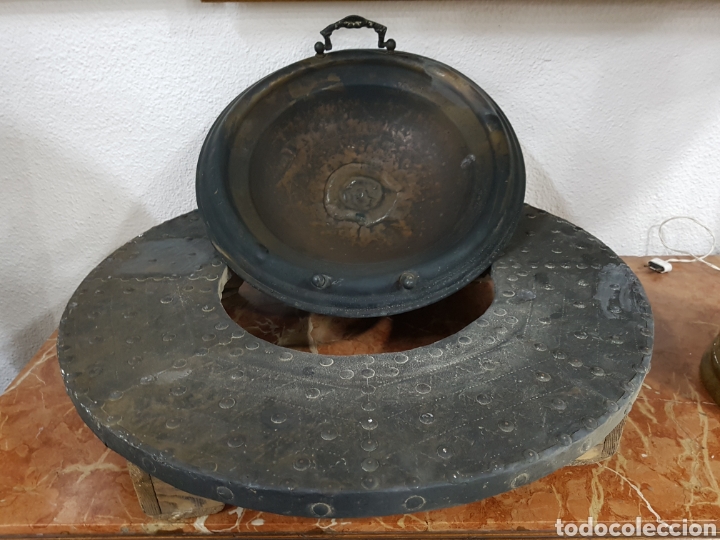 Antig&uuml;edades: Brasero a&ntilde;os 20 de madera y bronce - Foto 4