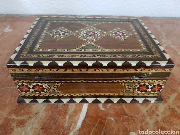 Antig&uuml;edades: Caja taracea con llave - Foto 4