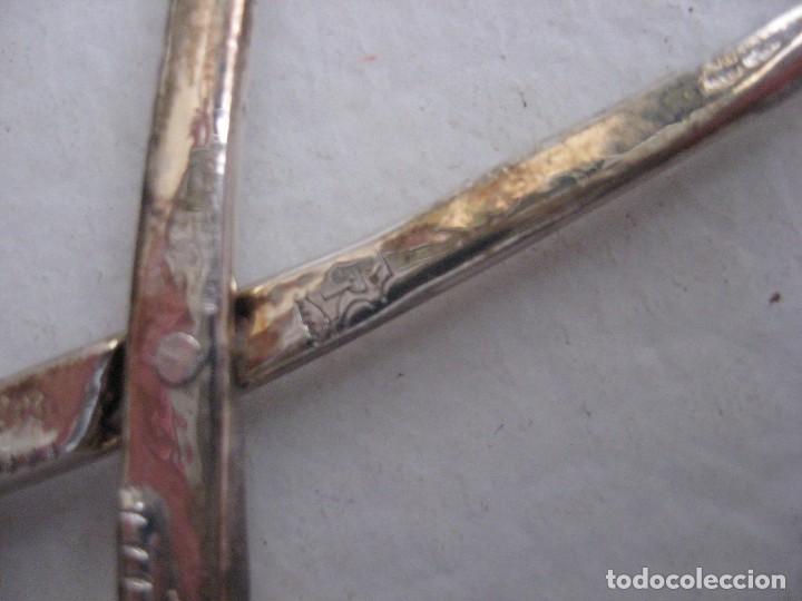 Antig&uuml;edades: PINZAS PARA SERVIR EN ALPACA, GRACIOSOS RELIEVES. - Foto 3